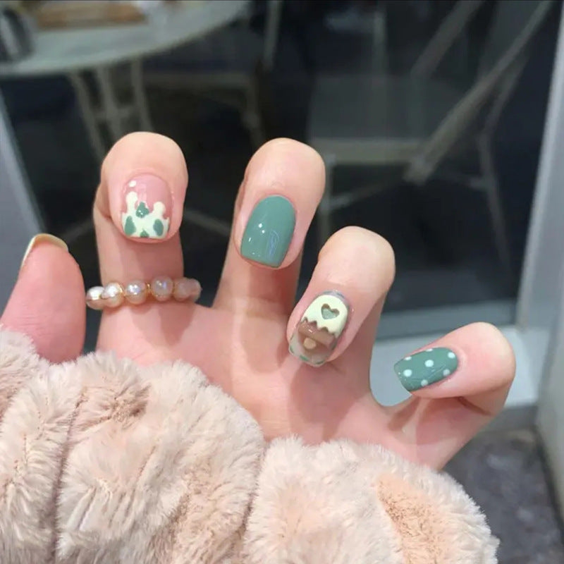 Kunstnagelset mit detailreichem Design Brehn