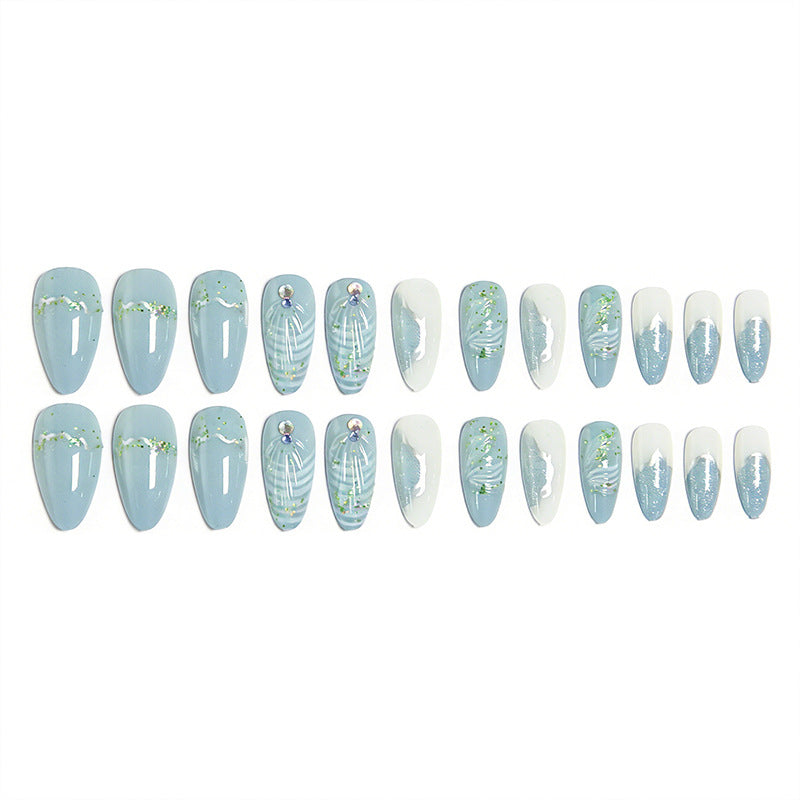 Glitzernde Kunstnagelkreation Brehn