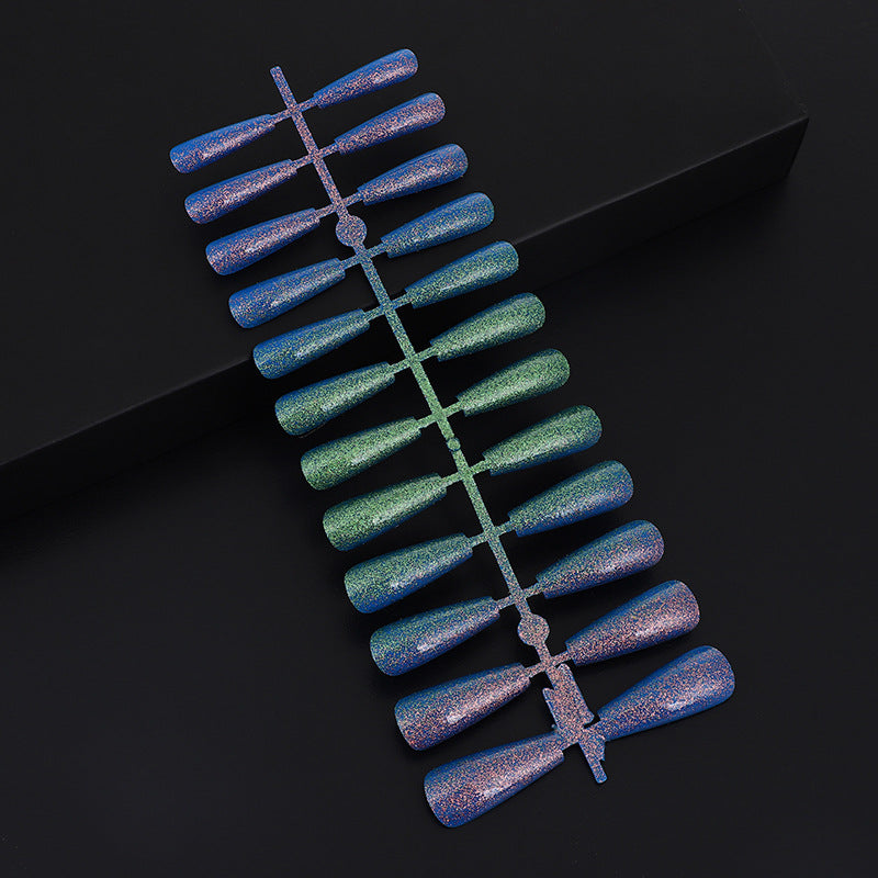 Kunstnagelset mit Glitzer und eleganten Übergängen Brehn