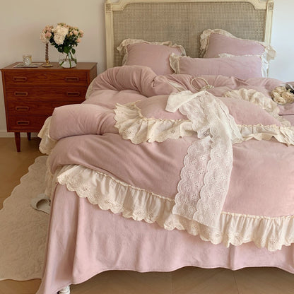 Kuschelige Microfleece-Bettgarnitur im Vintage-Cottage-Stil mit Baumwollspitzenbesatz