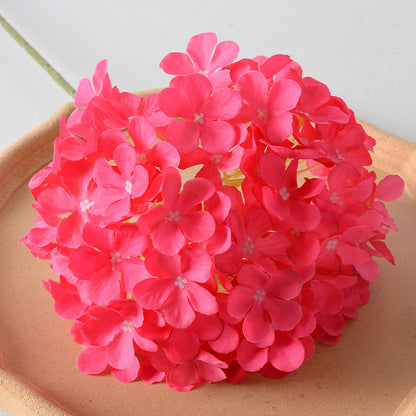 Lebendiger künstlicher Blumenauslagensträuß