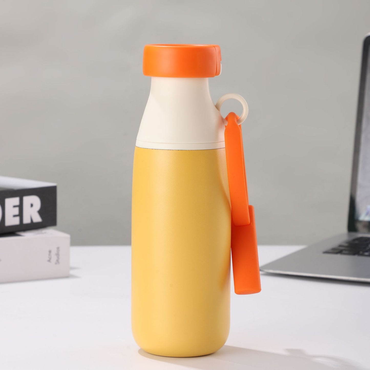 Damen isolierte Wasserflasche mit praktischer Trageschlaufe Brehn