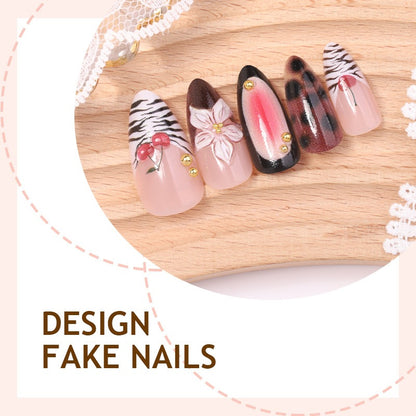 Kunstnagelset mit floralen Mustern und stilvollen Akzenten Brehn