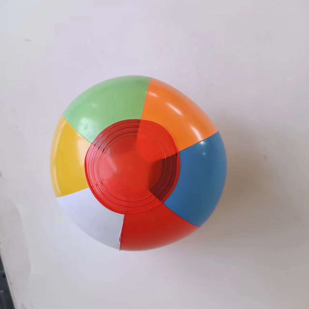 Unisex aufblasbarer Spielball mit verschiedenen Farbsegmenten Brehn
