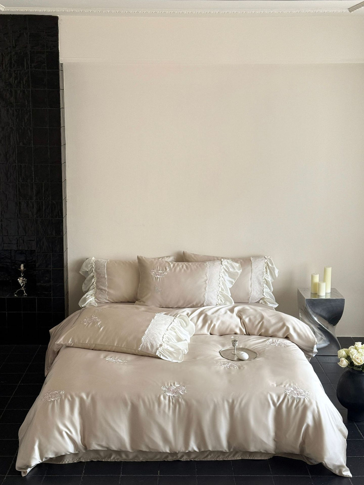 Luxuriöses Satin-Bettwäsche-Set mit Rüschen und Stickerei Brehn