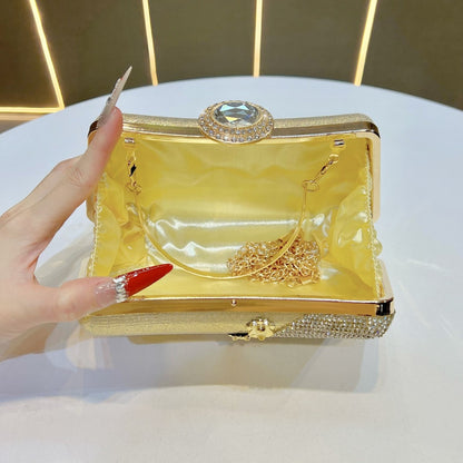 Glamouröse Clutch-Tasche mit Strassbesatz
