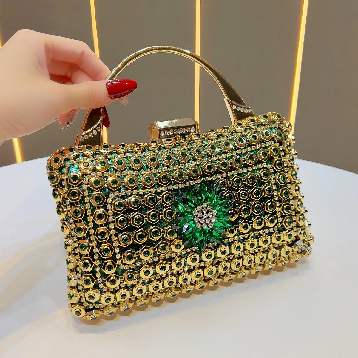 Edelstein-besetzte Abendhandtasche