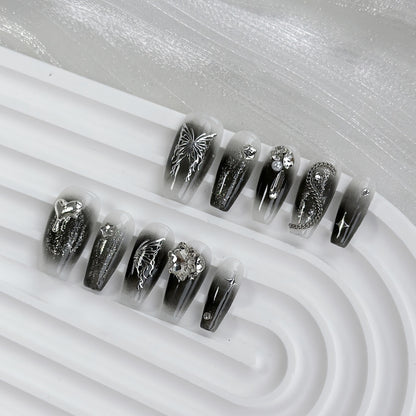 Schmetterlings-verzierte Press-On Nagelset