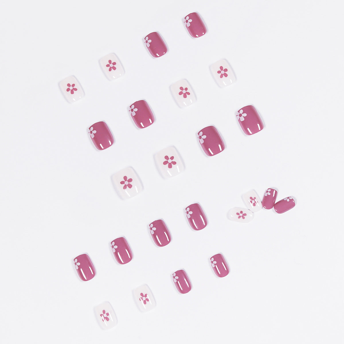 Kunstvolle Nagelkunst mit Blumenelementen Brehn