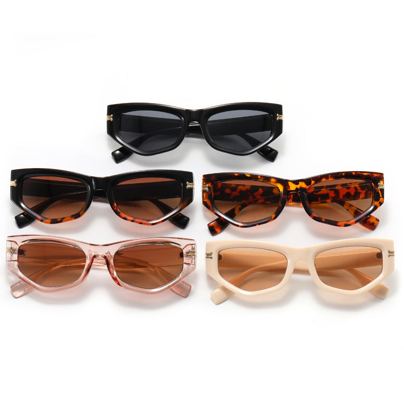 Damen trendige Cat-Eye-Sonnenbrille mit lackiertem Rahmen und akzentuierten Metall-Details Brehn