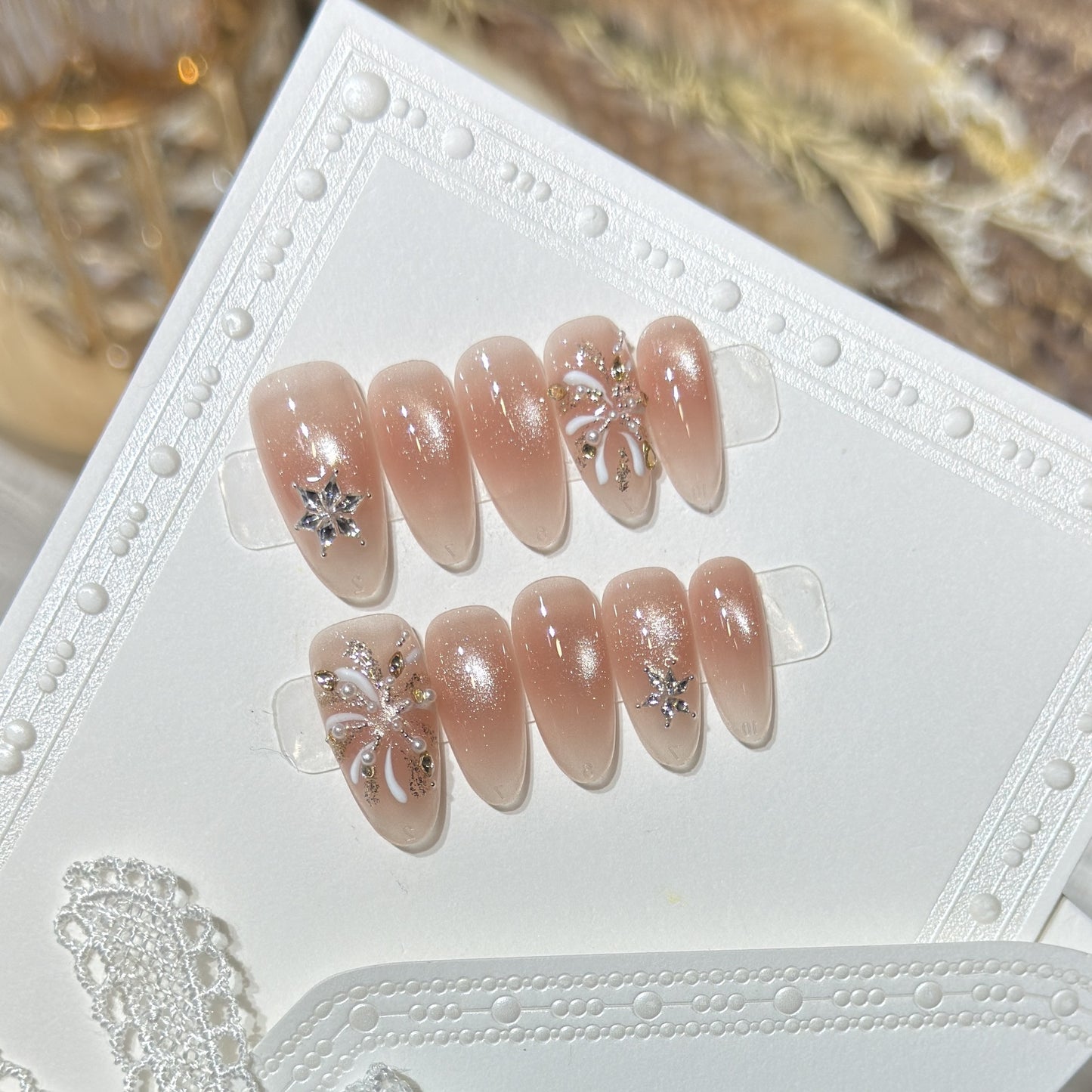 Elegantes Press-On-Nagelset mit dekorativen Sternakzenten Brehn