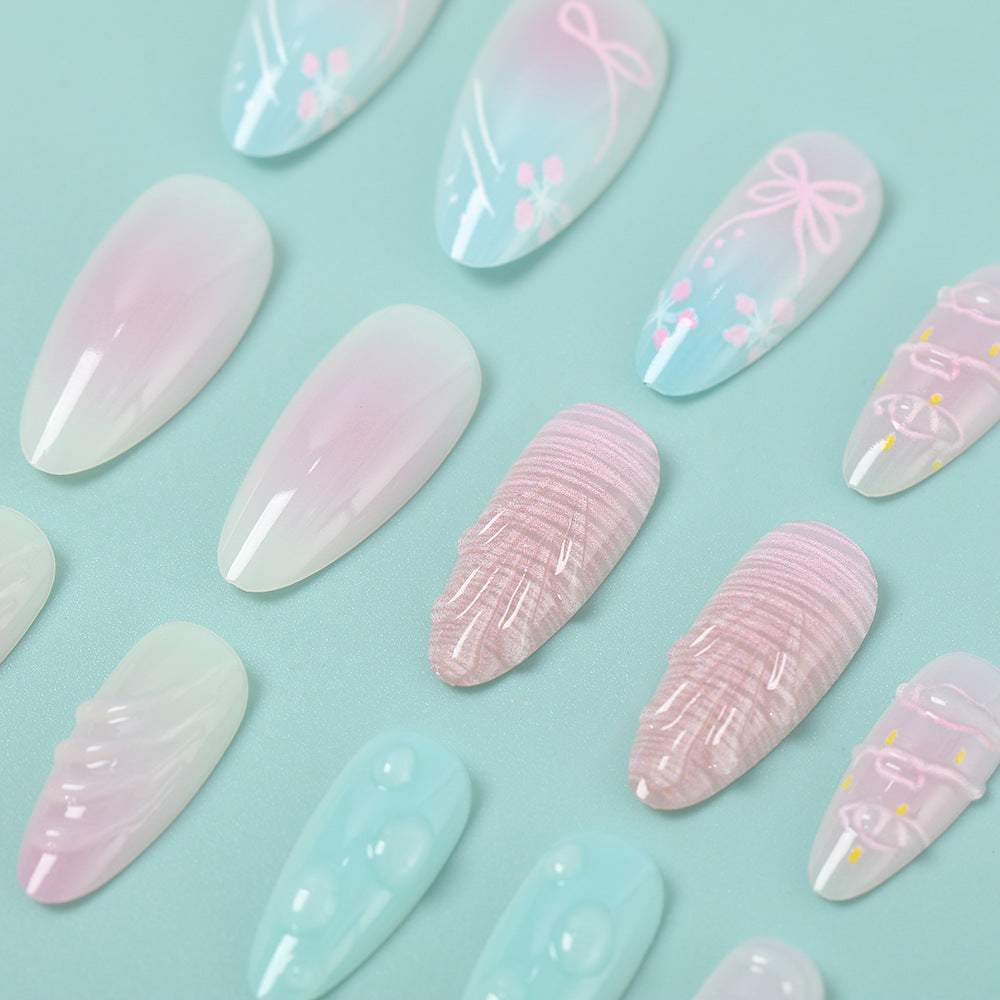 Kunstnägel Set mit eleganten floral und pastellfarbenen Designs Brehn