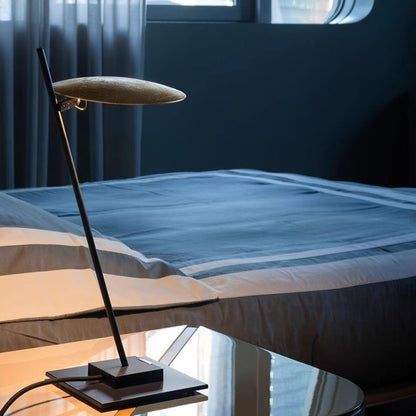 Moderne Minimalistische Tischlampe mit verstellbarem Arm