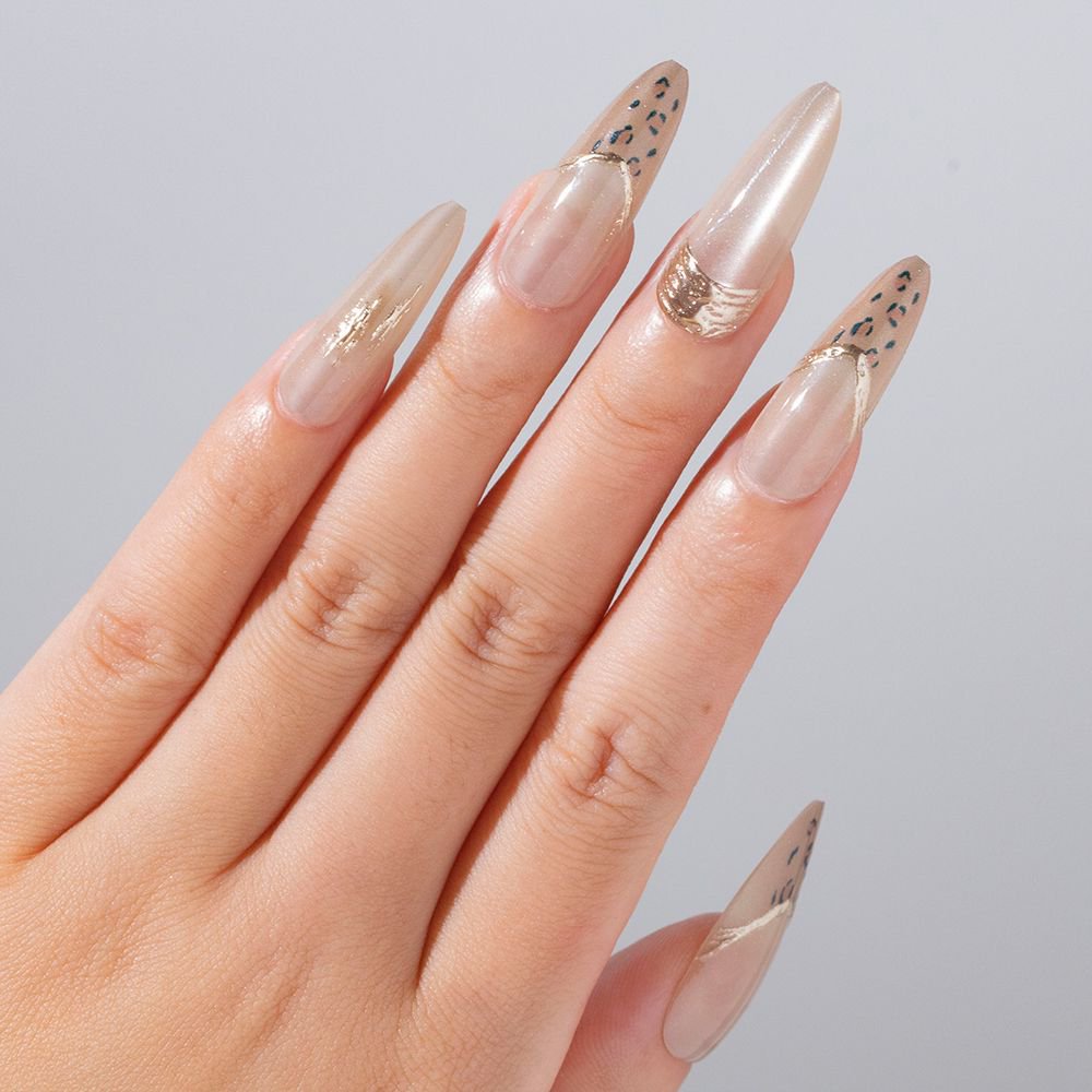 Künstlerisches Stiletto Druck auf Nagelset Brehn