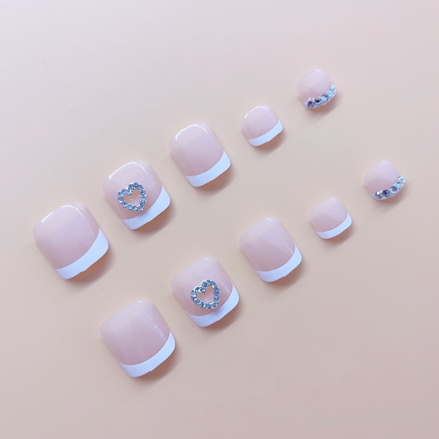 Fußnagelkunstset mit eleganten Glitzer- und Herzverzierungen Brehn