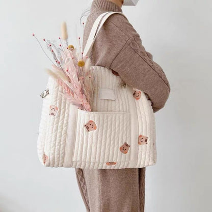 Gepolsterter Babywindel-Rucksack mit bestickten Plüschbären-Akzenten