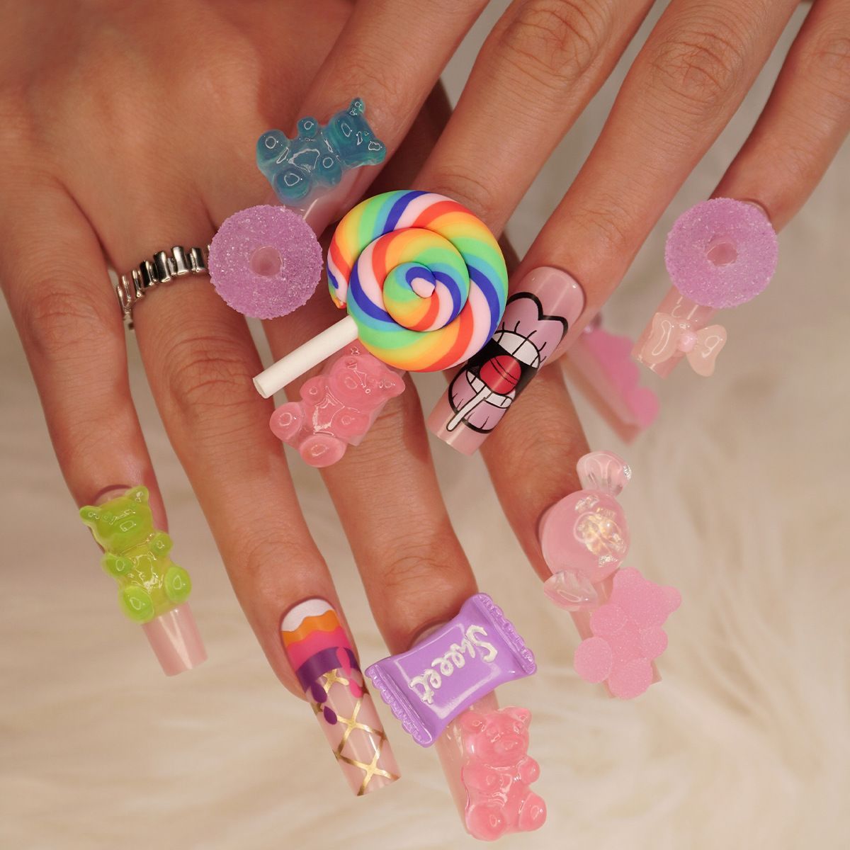 Kunstnagelset mit eleganten French Tips Brehn