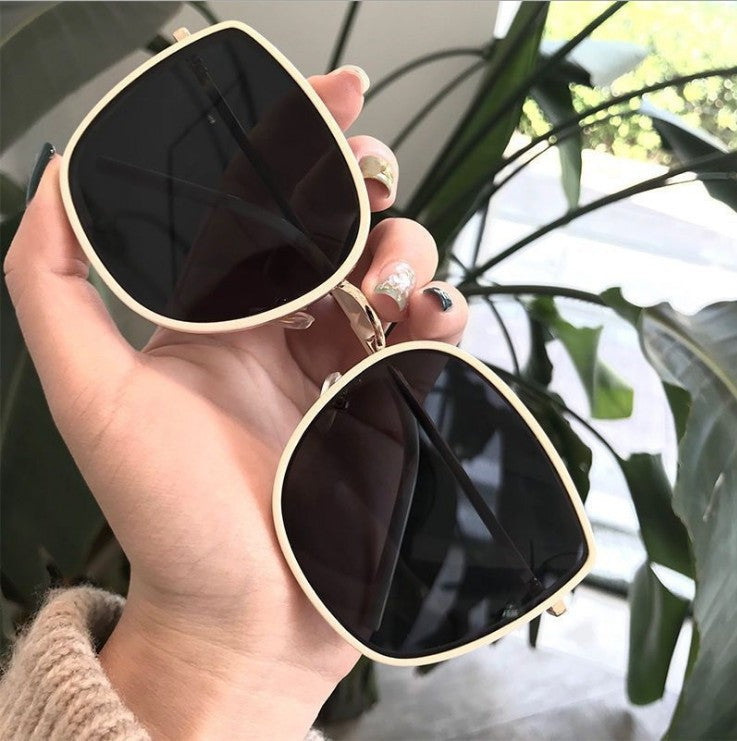 Damen moderne quadratische Sonnenbrille mit breiten Bügeln Brehn