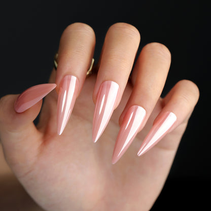Kunstvolle Stiletto-Nägel mit Hochglanz-Finish Brehn