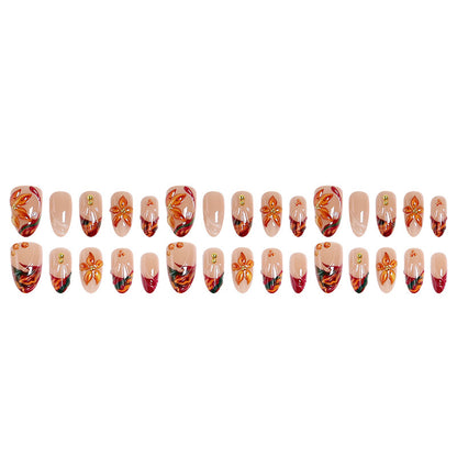 Kunstnagelset mit floralen 3D-Applikationen und eleganten Glitzelementen Brehn