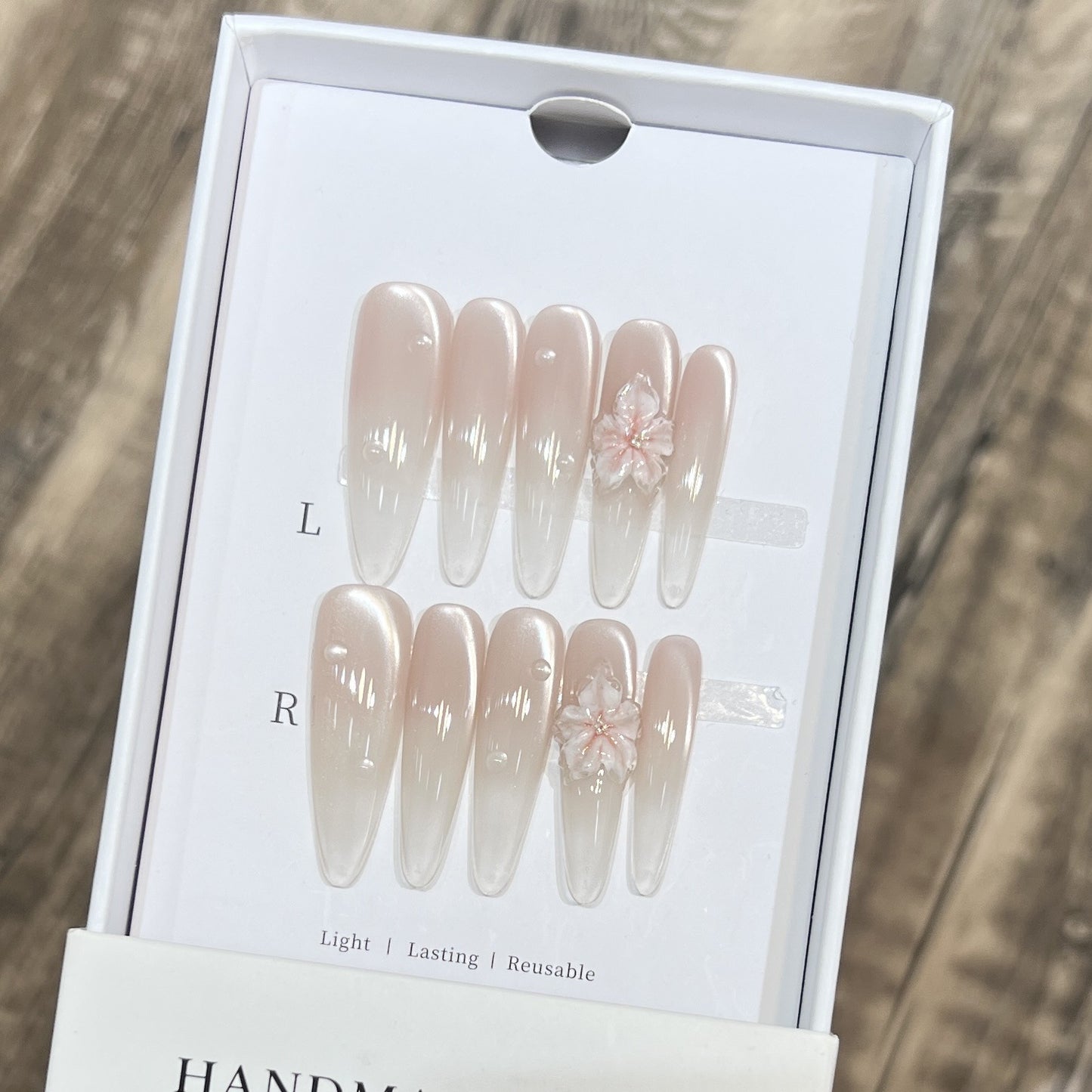 Elegante Stiletto-Nagelverlängerungen mit floralen Akzenten Brehn