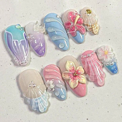 Kreatives Kunstnagelset mit floralen und farbenfrohen Akzenten Brehn
