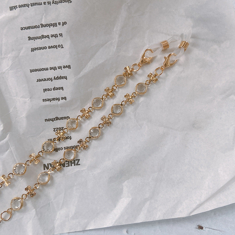 Elegante Brillenhalterkette mit Bunten Perlen und Stilvollen Anhängern Brehn