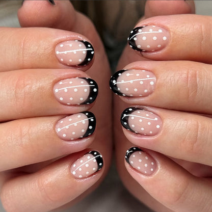 Kunstvolle Nagelkunst mit eleganten Punkten und Ombre-Effekt Brehn