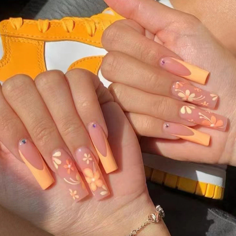 Kunstnagelset mit floralen Acrylverzierungen Brehn