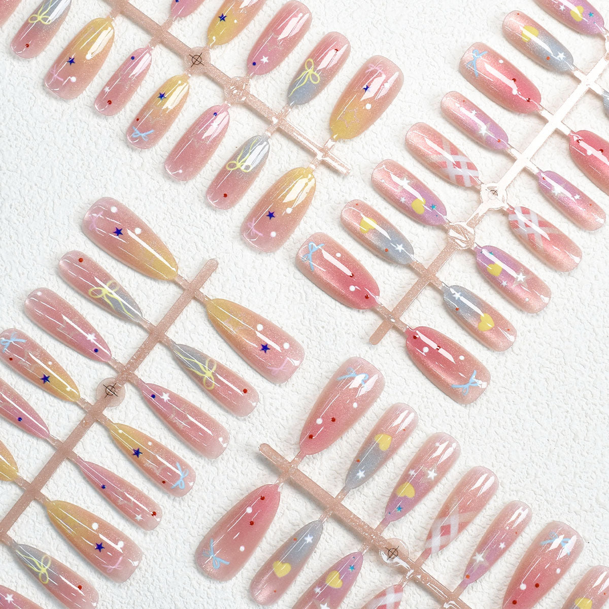 Bunt gemustertes Press-On Nagelkunst Set Brehn