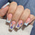 Dekoratives Press-On Nagelset mit floralen und glänzenden Akzenten Brehn