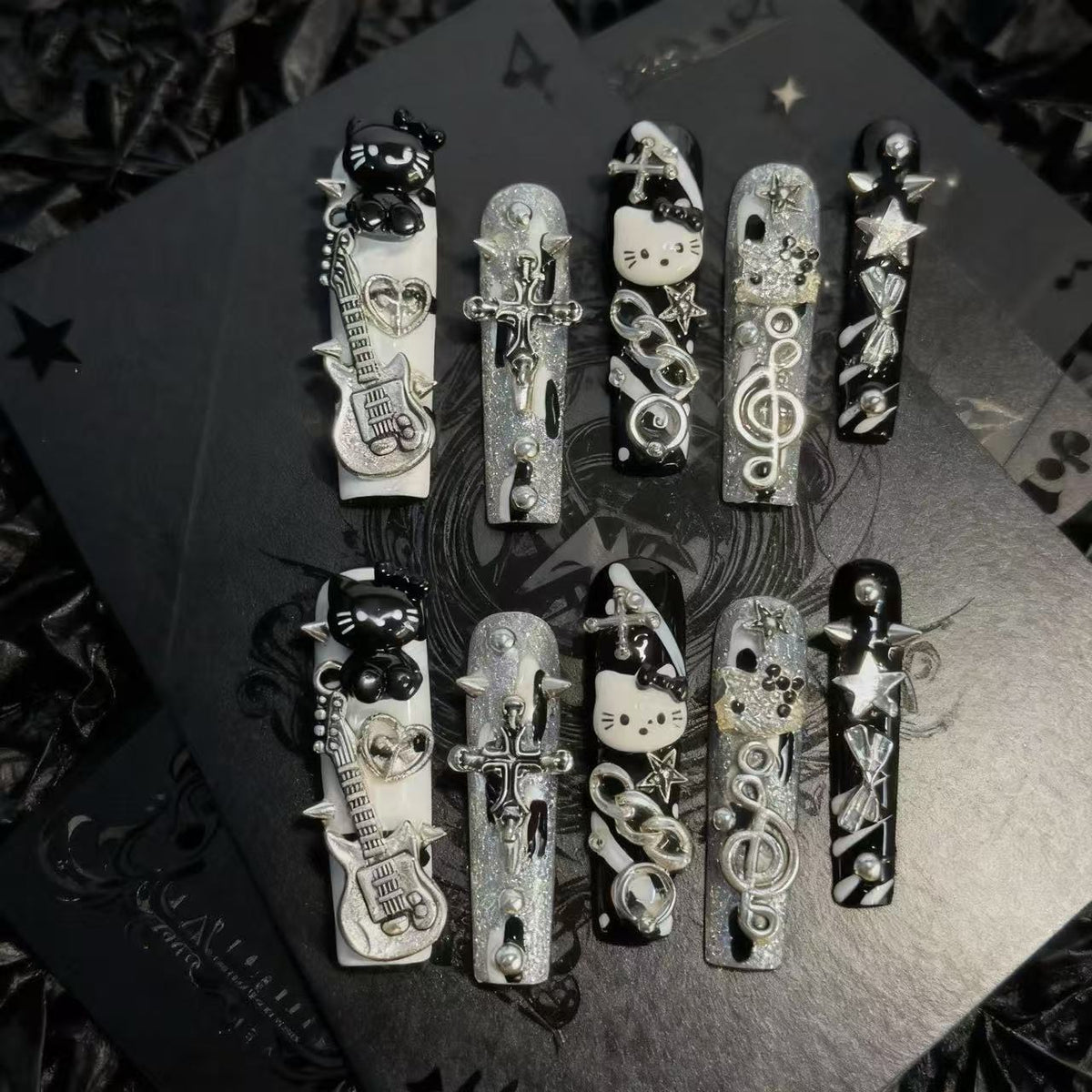 Künstlerisch thematisiertes Nagelkunstset