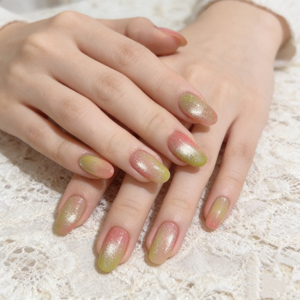 Kunstnägel mit Elegantem Ombre-Effekt und Glitzerakzenten Brehn