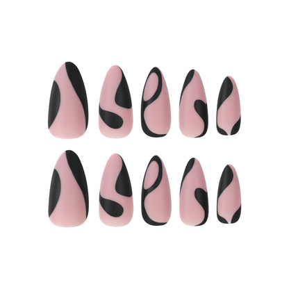 Kunstvolle Nagelkunst mit kreativem Schwarz-Weiß-Design Brehn