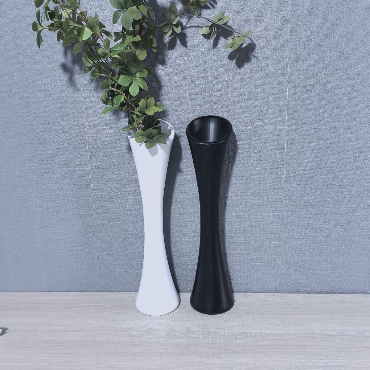 Elegante skulpturale Bodenvase Brehn