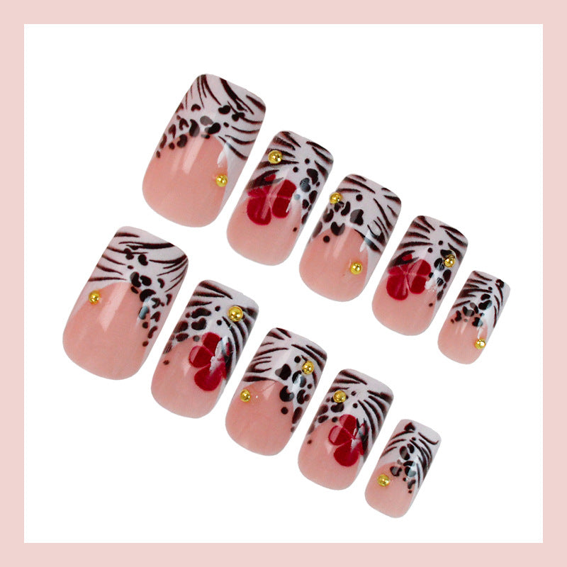 Kunstnagelset mit eleganten floralen Akzenten Brehn