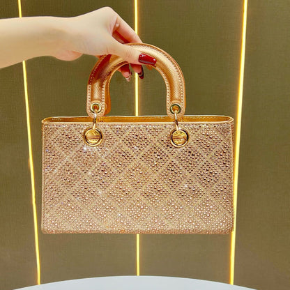 Elegante Handtasche mit Strassverzierung