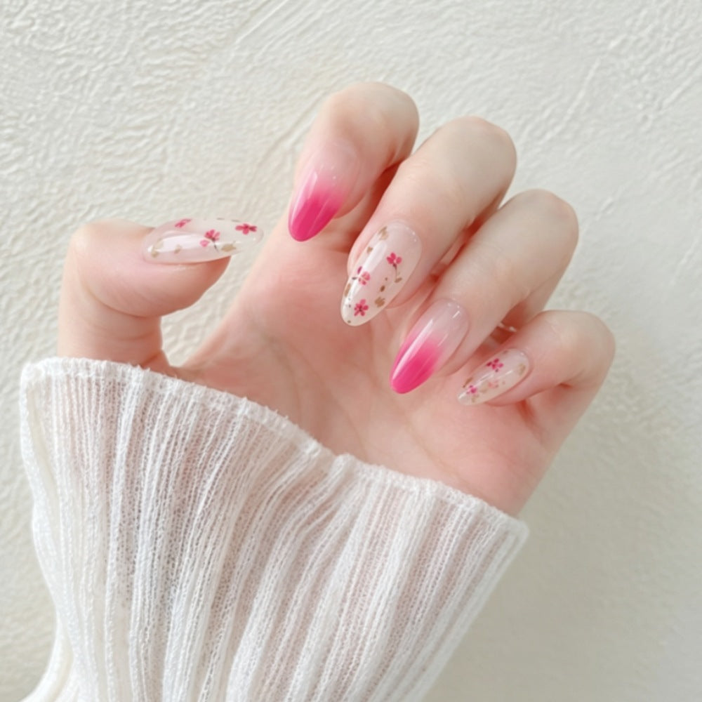 Kunstnägel mit Zartem Blüten- und Ombre-Effekt Brehn