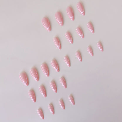 Luxuriöses Kunstnagelset mit elegantem French Design Brehn