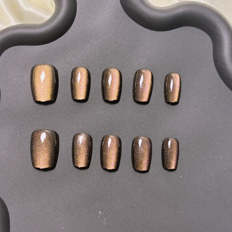 Kunstnägel mit schimmerndem Metallic-Finish Brehn