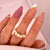 Stylisches Press-On Nagelkunst-Set mit eleganten goldenen Akzenten Brehn