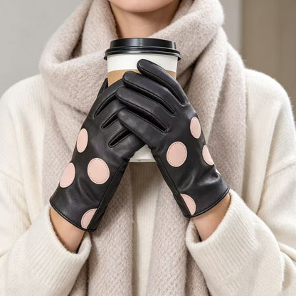 Stilvolle Leder-Touchscreen-Handschuhe mit gepunkteten Akzenten Brehn