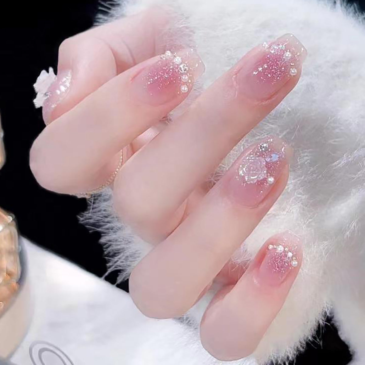 Glitzernde, mit Kristallen verzierte Press-On-Nageltips Brehn