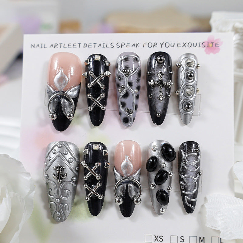 Kunstnagelset mit eleganten 3D-Verzierungen und stilvollen Akzenten Brehn