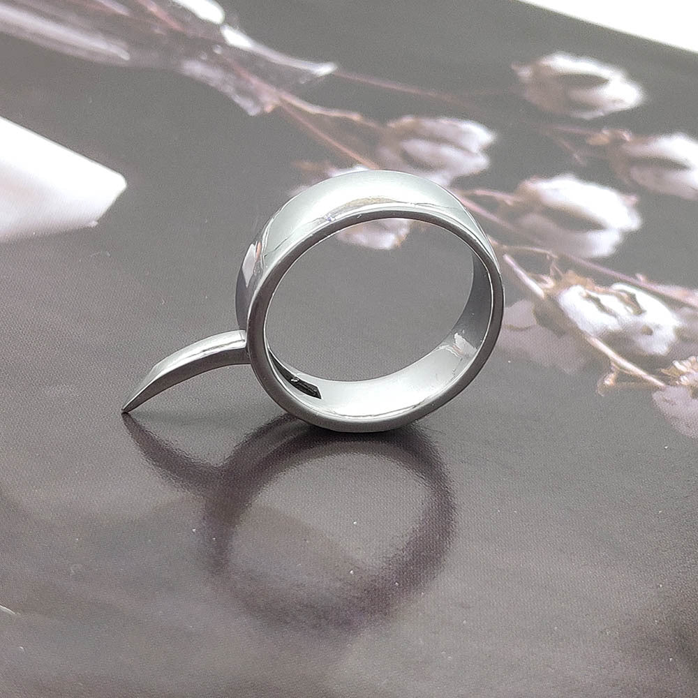 Künstlerischer gewölbter Spike-Ring Brehn