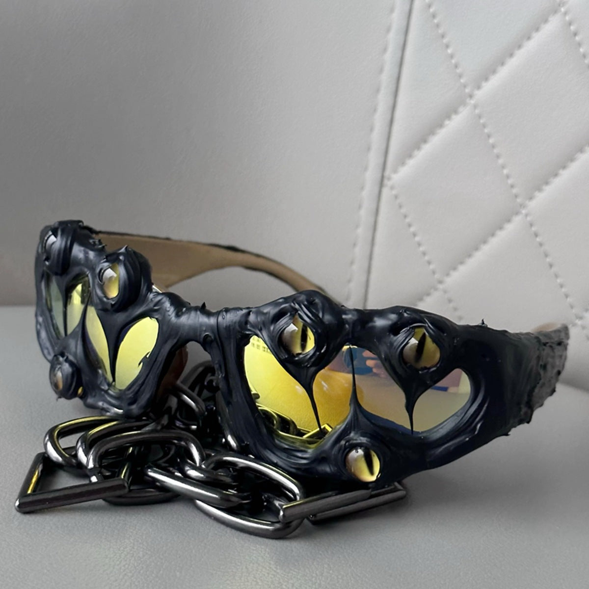 Damen extravagante Sonnenbrille mit einzigartigem Rahmen und auffälligem Detail Brehn