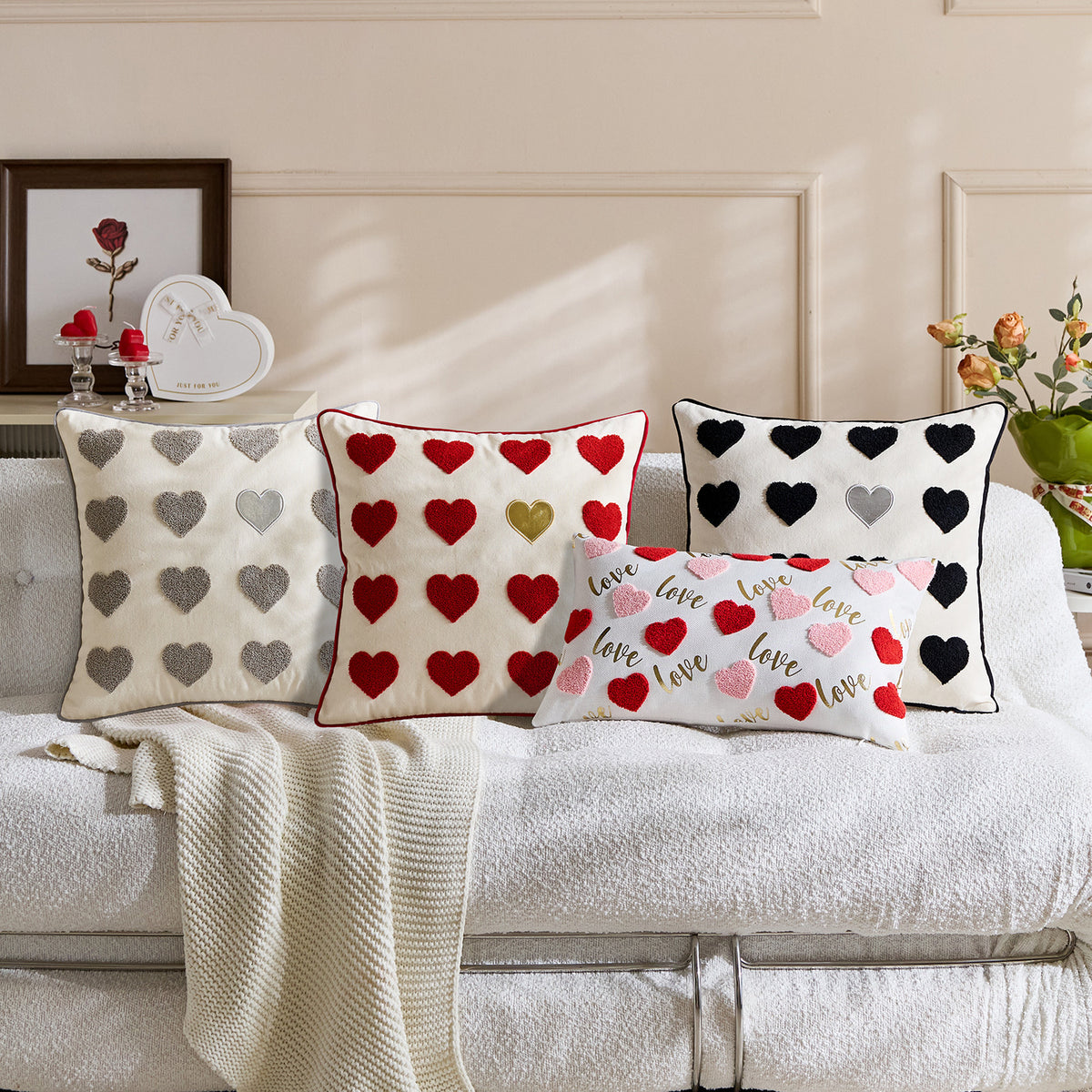 Bestickte Script Love Kissenbezug mit tufted Herz