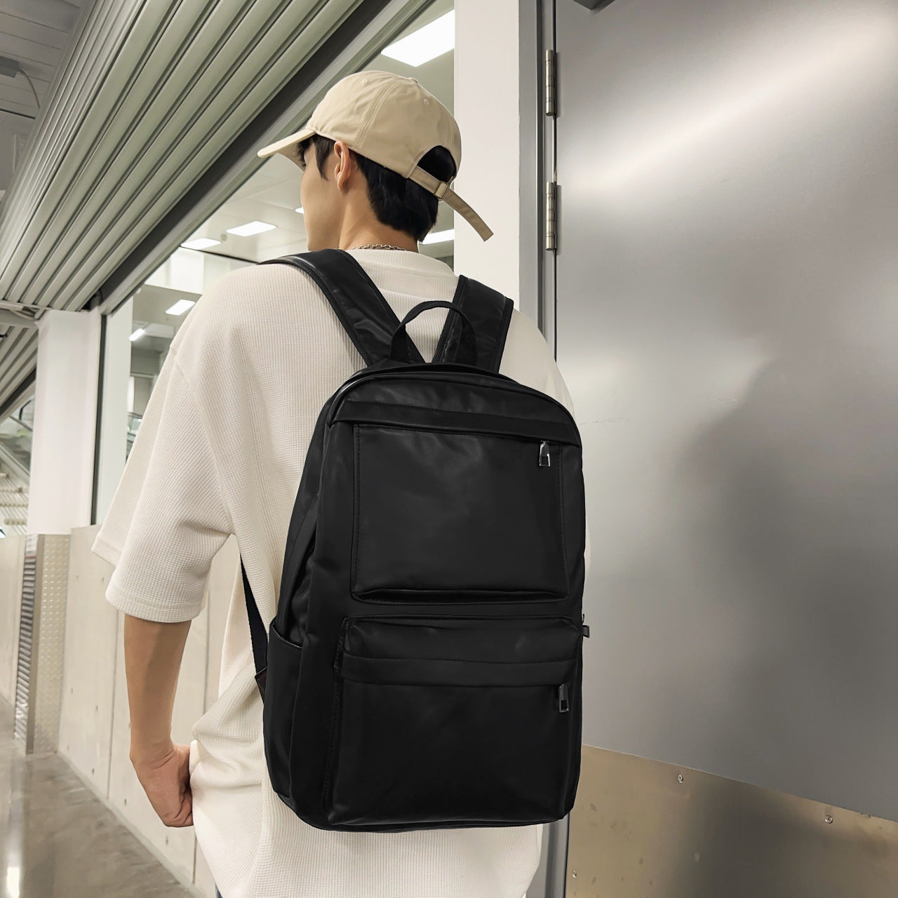 Stylischer Rucksack mit Innovativem Hauptfach Brehn