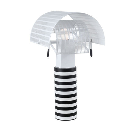 Moderne dekorative Tischlampe mit gestreiftem Fuß