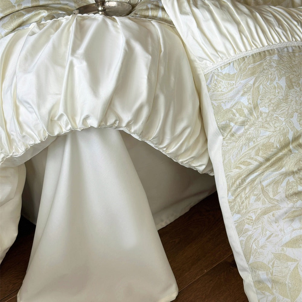 Luxuriöses Jacquard-Bettgarnitur-Set mit gerafftem Volant, Satinbesatz und Zierkissen